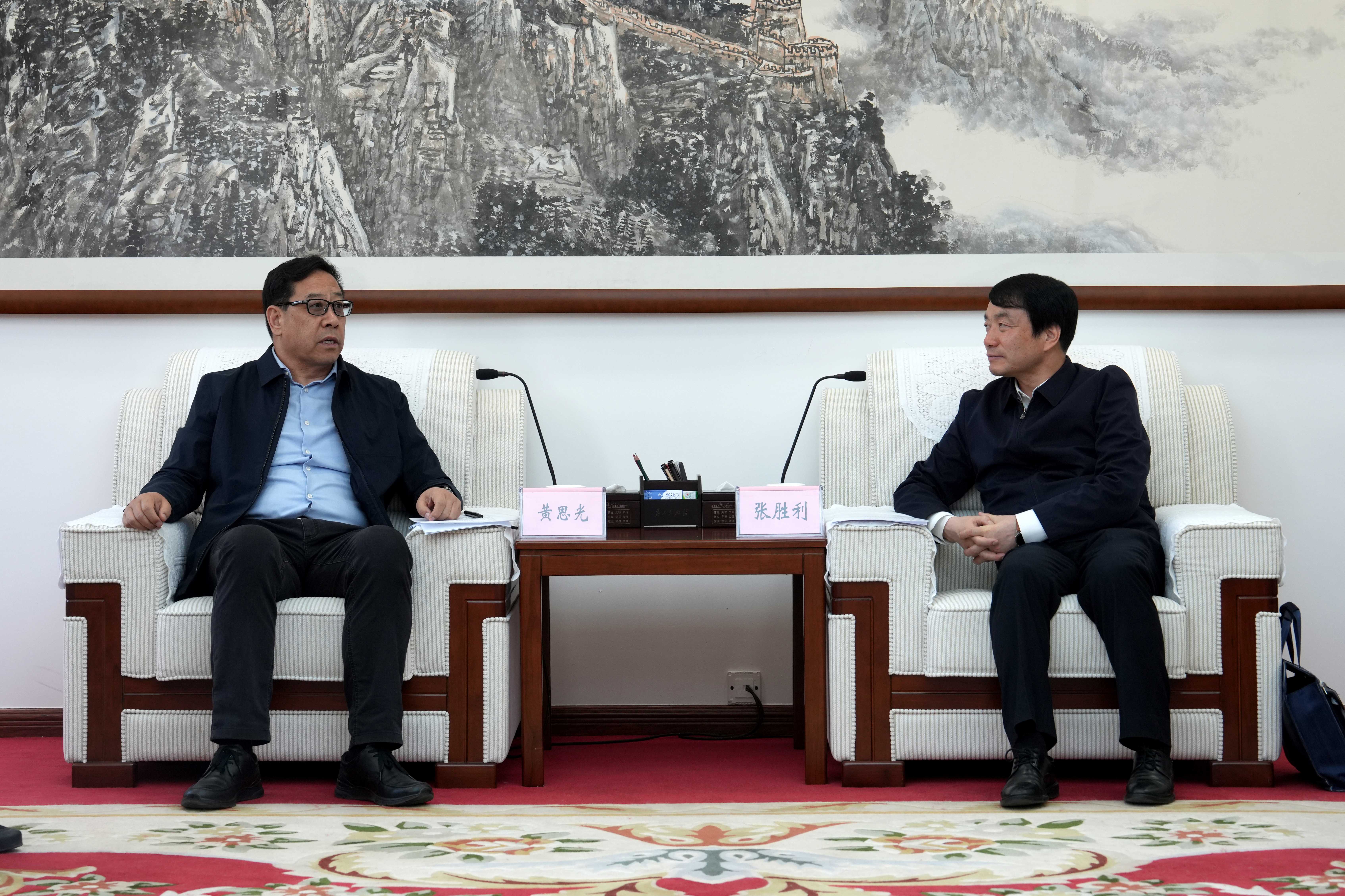 黄思光与榆林市委书记张胜利会谈.jpg