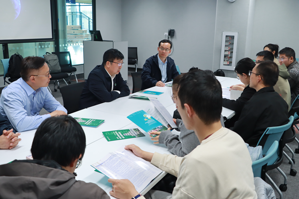 吴普特与奥克兰地区留学人员进行座谈交流.png