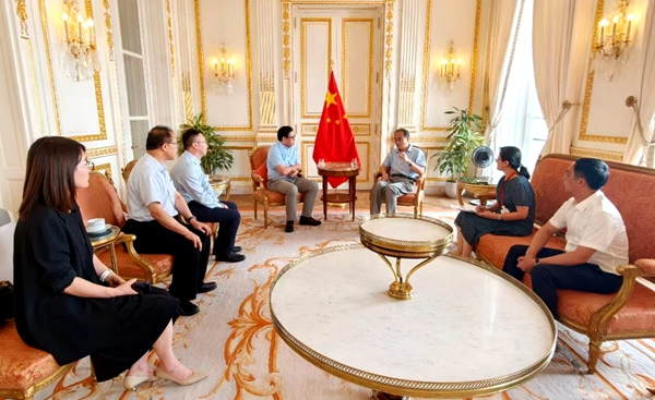 与中国驻法国大使邓励座谈4.jpg