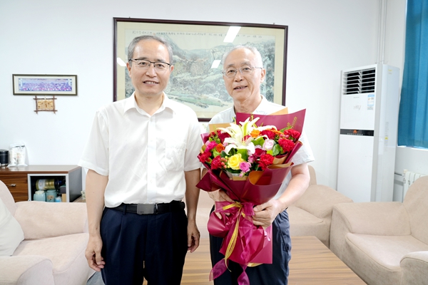 6陈红看望慰问全国高校“双带头人”教师党支部书记工作室负责人蔡焕杰教授.jpg