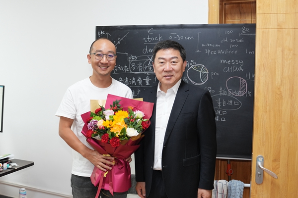 23.房玉林看望慰问水保学院岳超研究员.jpg