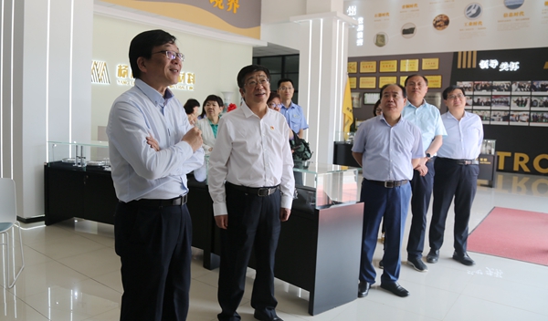 吴普特一行参观杨凌美畅新材料公司_副本.jpg