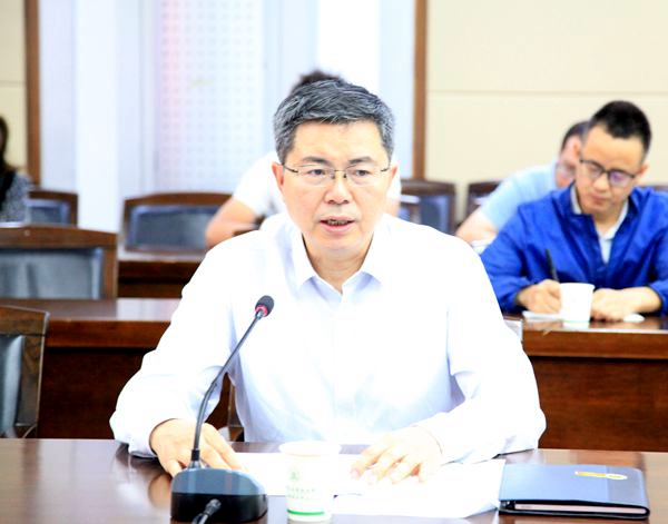 冷畅俭副校长主持会议_副本.jpg