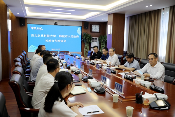 校地合作洽谈会现场_副本.jpg